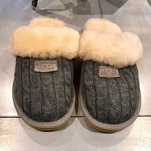 {Brand New} ❤️ Ugg Cable Knit Gray Slippers Shoe